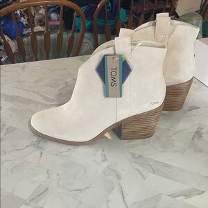TOMS Women's White Ankle Booties